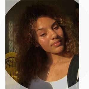 Meet your Posher, Chloe